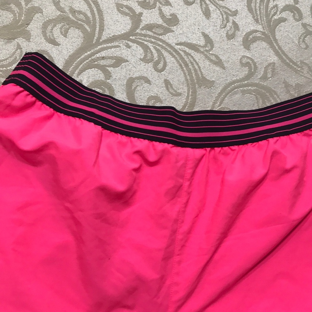 athletic shorts - Picture 9 of 10
